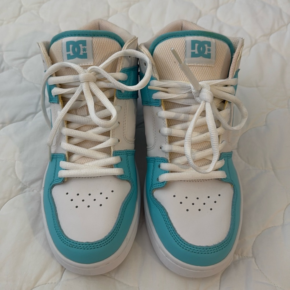 DC women’s Manteca Mid- top shoes